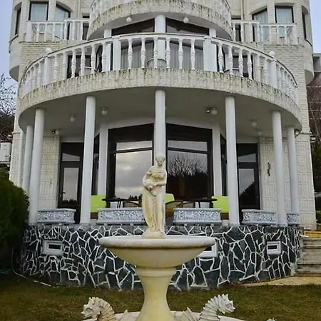 белиат замък White Castle Βάρνα